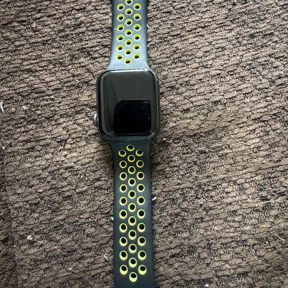 Series 6 AppleWatch - Picture 2 of 4